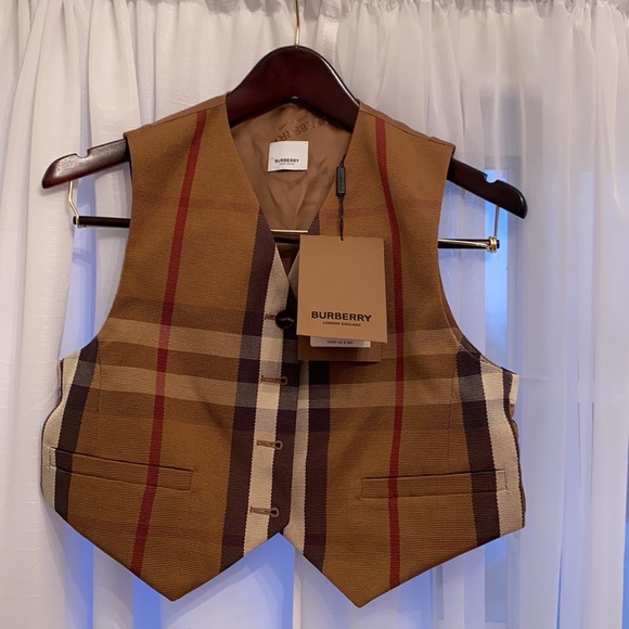 Meet your Posher, Janella - Picture 2 of 2